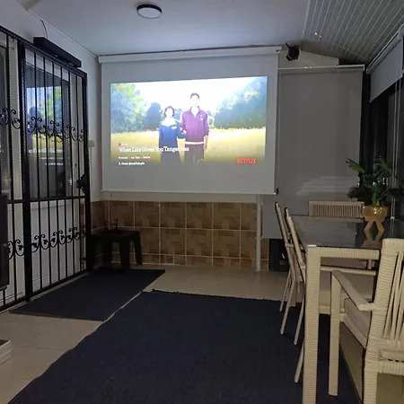 Cozy House With Sea View&garden *