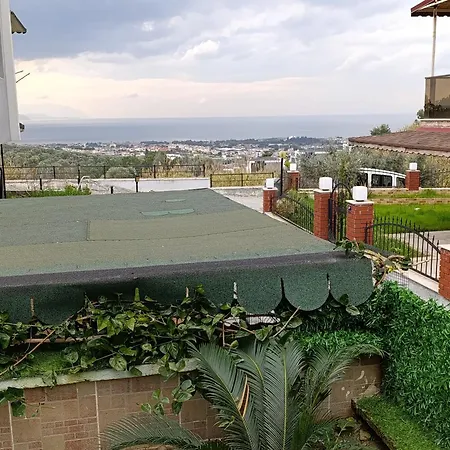 Cozy House With Sea View&garden