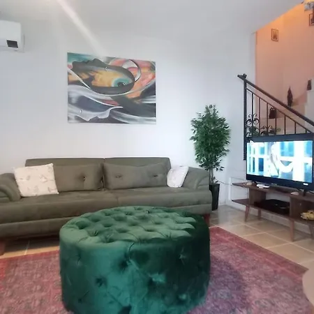 Cozy House With Sea View&garden Vilă