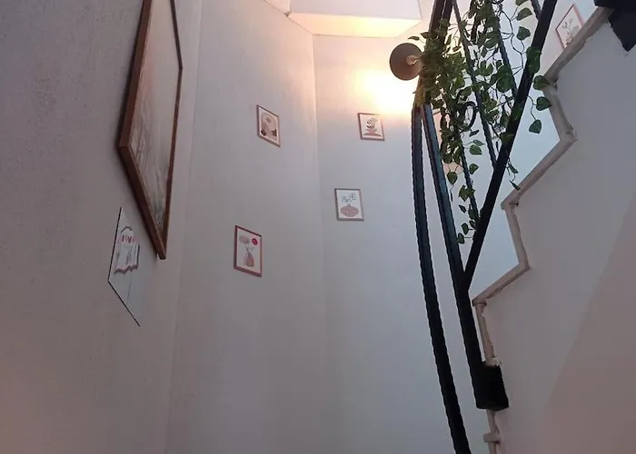 Cozy House With Sea View&garden فيلة