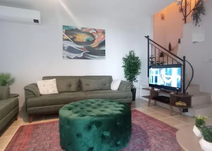 Cozy House With Sea View&garden فيلة